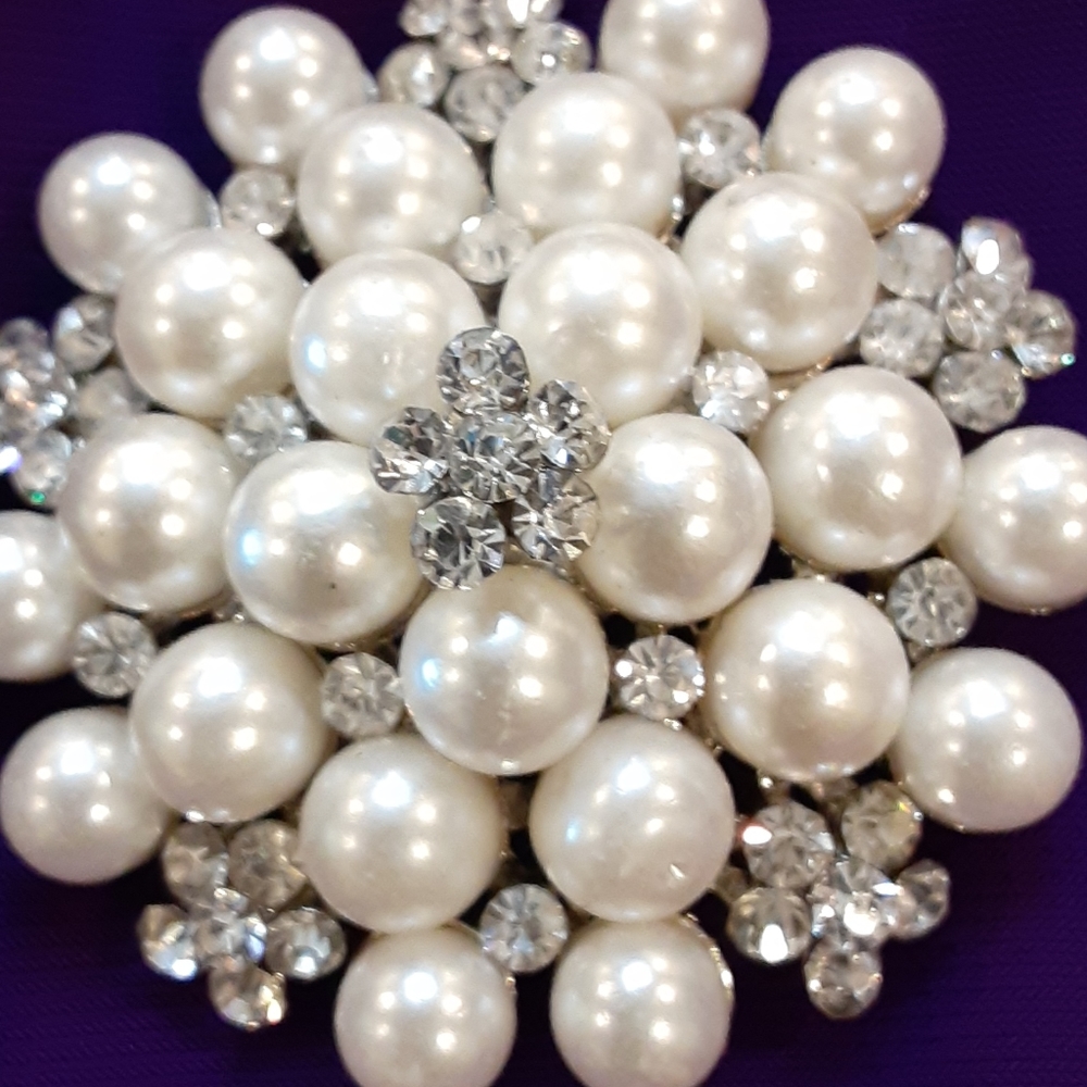Rhinestone/Pearl Brooch/Pin - Picture 2 of 5